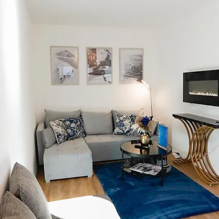 C - Gargen, Stilvoll, Modern & Cozy Im Zentrum Von Apartment